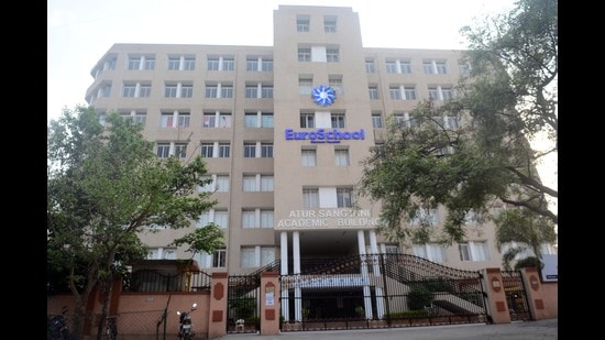 Parents were allegedly manhandled by security guards at Euro school, Undri. (Shankar Narayan/HT PHOTO)