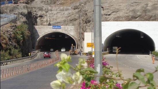 The second tunnel of the Eastern Freeway at Panjarpol will be open to the public on Saturday. The 550-metre southbound tunnel will be used for traffic movement from Panjarpol to south Mumbai. The Mumbai Metropolitan Region Development Authority (MMRDA) plans to open the remaining 2.8km stretch, up to Ghatkopar-Mankhurd Link Road, in the next few days. HT PHOTO 11.04.2014