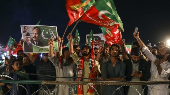 Supporters of the Pakistan Tehreek-e-Insaf (PTI) party attend a rally in support of Pakistani Prime Minister Imran Khan in Islamabad, Pakistan, on Tuesday, April 5, 2022.&nbsp;(Bloomberg)