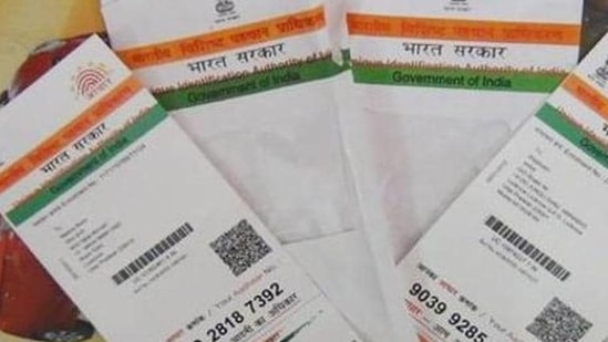 The audit found that UIDAI generated Aadhaar numbers “with incomplete documents”, did not establish whether applicants were residing in the country with proper documents, and accepted poor quality biometrics.(HT File Photo)