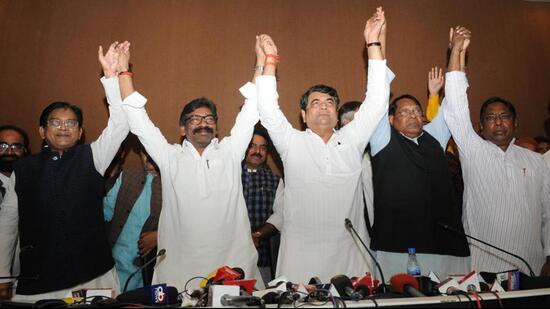 Jharkhand CM Hemant Soren, former AICC in-charge RPN Singh, finance minister Rameshwar Oraon and other leaders in Ranchi in November 2019. (HT Archives)