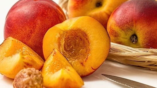 Peach: Peach is a sweet and juicy fruit with a delicious flavour and experts recommend you to include it in your diabetes-friendly diet.(Pixabay)