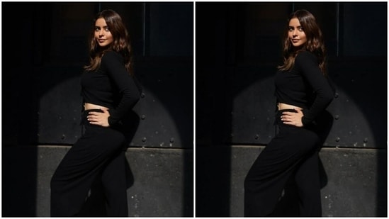 Aamna paired a pastel pink cropped top with a black cropped shrug. She teamed it with a pair of black trousers with wide legs.(Instagram/@aamnasharifofficial)