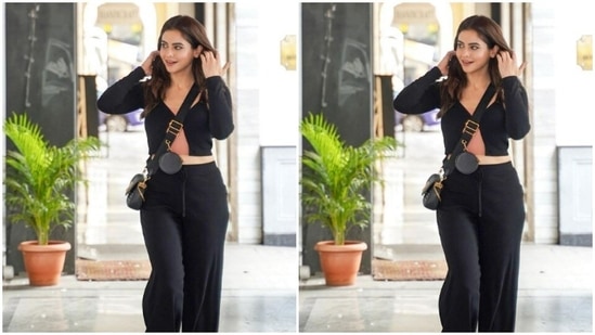 In white sneakers, Aamna posed as she walked while looking away from the camera.(Instagram/@aamnasharifofficial)