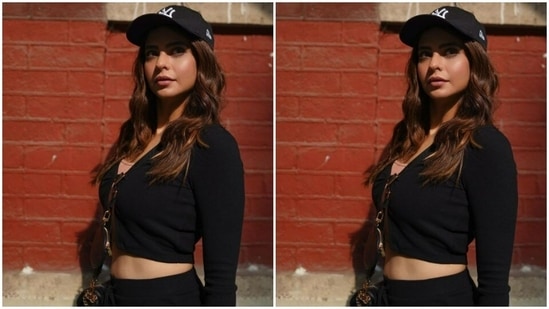 With a black cap. Aamna wore her long tresses open in beach wavy curls.(Instagram/@aamnasharifofficial)