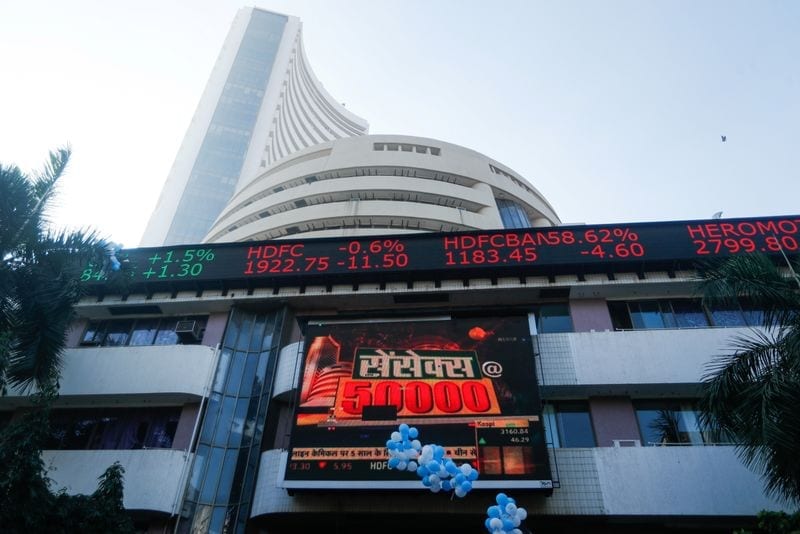 Sensex drops over 500 points to end day at 59,035, Nifty closes below 17,700. (File Photo)