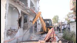 A bulldozer in action in a Lucknow locality. (Deepak Gupta/HT)