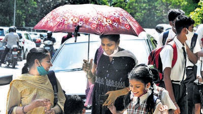 Parents and students braving the heat outside St Anne’s Convent School in Sector 32, Chandigarh, on Friday. (Keshav Singh/HT)