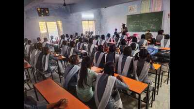 Young girls in Fatehpur were told about the Anti-Romeo squad and encouraged to approach them in case of any problem. (Sourcewd)