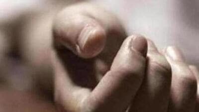 A mobile phone has been found in the area and the police are investigating the identity of the deceased in Surat. (HT FILE PHOTO.) A mobile phone has been found in the area and the police are investigating the identity of the deceased in Surat. (HT FILE PHOTO.)