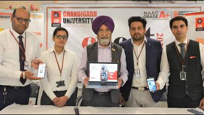 Chandigarh University pro-chancellor RS Bawa announcing the CUCET 2022 scholarship test in Ludhiana. (HT Photo)