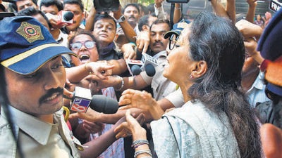 Supriya Sule tries to pacify the agitating MSRTC employees outside Sharad Pawar’s residence on Friday. Bhushan Koyande/HT Photo Supriya Sule tries to pacify the agitating MSRTC employees outside Sharad Pawar’s residence on Friday. Bhushan Koyande/HT Photo