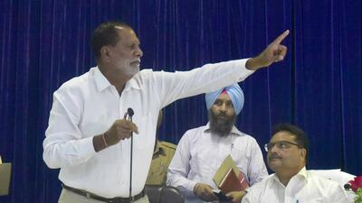 Ludhiana mayor Balkar Sandhu sought the roll-back on the hike in penalty for delay in renewing trade licences . (HT File)