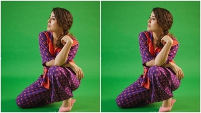 Shweta wore her tresses in curly waves into a messy ponytail with a few locks falling on one side of her face. (Instagram/@battatawada)