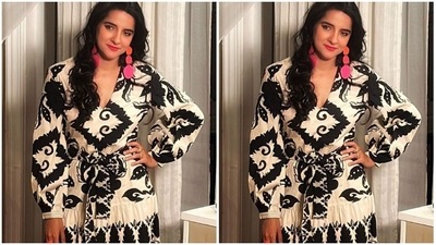 Shruti Seth boosts midweek fitness with a perfect handstand (Instagram/@shru2kill) Shruti Seth boosts midweek fitness with a perfect handstand (Instagram/@shru2kill)