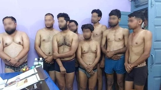 The journalists were made strip naked by police in MP's Sidhi (Twitter/srinivasiyc)