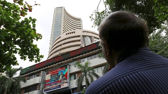 India's 10-year benchmark bond yield rose to 6.973% after the policy decision.(REUTERS)