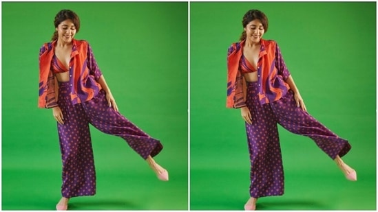 Shweta played muse to the fashion designer house Yam India and picked an orange and blue comfy cotton co-ord set for the pictures.(Instagram/@battatawada)