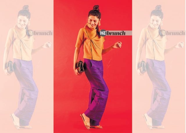 While wearing the cowl collar, avoid too much drama in the rest of the look, like loud prints; Top & pants by Payal Khandwala; Jewellery by Sa.ba Designs; Shoes by Tinsel Toes (Vidushi Gupta) While wearing the cowl collar, avoid too much drama in the rest of the look, like loud prints; Top & pants by Payal Khandwala; Jewellery by Sa.ba Designs; Shoes by Tinsel Toes (Vidushi Gupta)