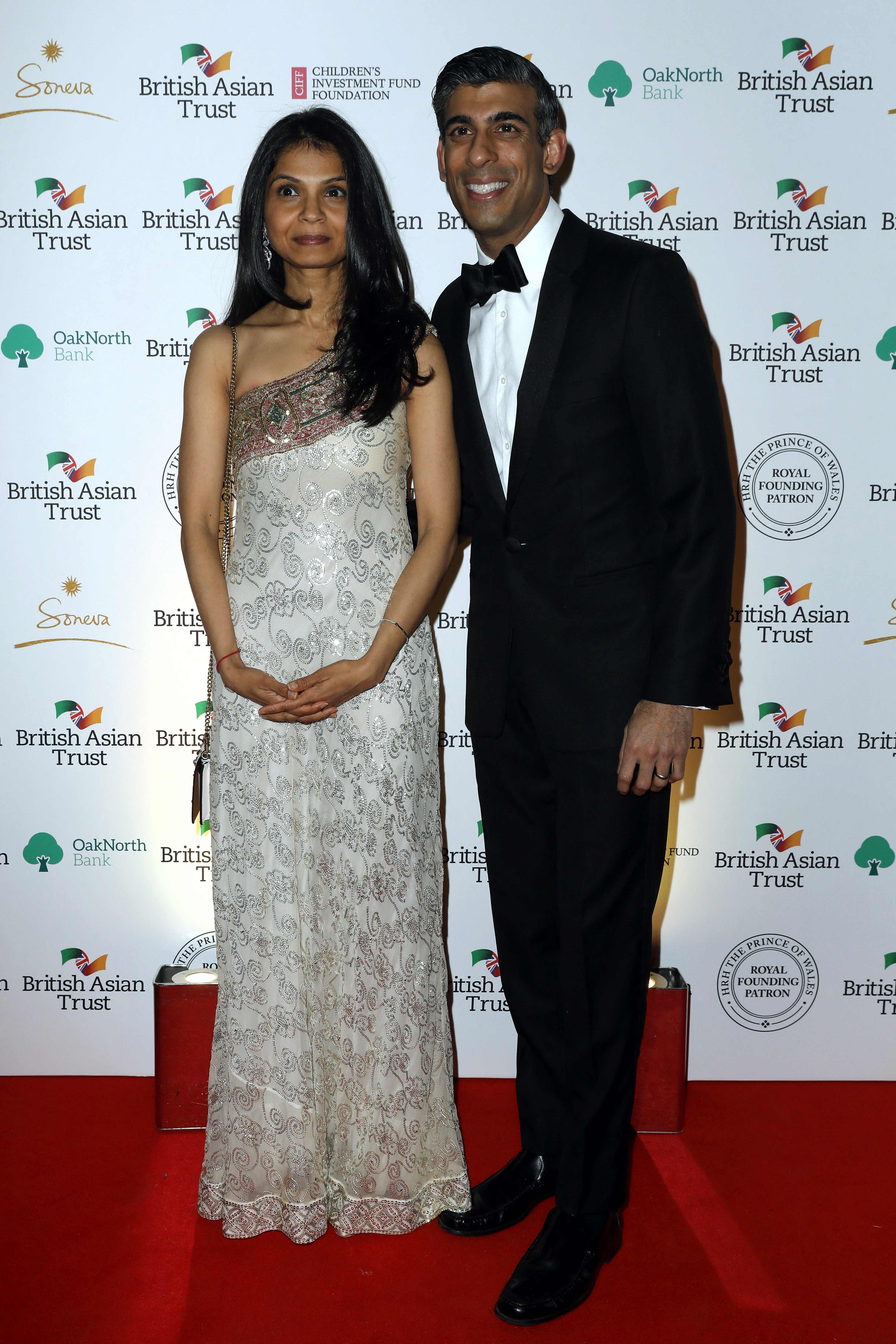  Rishi Sunak (R) poses with his wife Akshata Murty. (AFP file photo) Rishi Sunak (R) poses with his wife Akshata Murty. (AFP file photo)