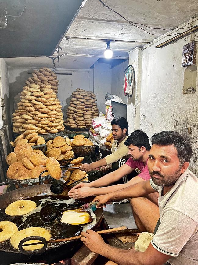 A kilogram of khajla costs ₹200. A kilogram of khajla costs ₹200.