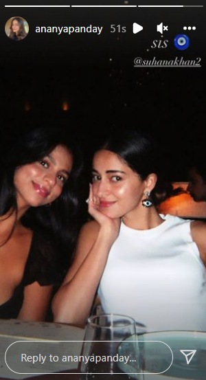 Ananya Panday shares a picture with Suhana Khan.