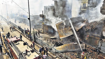 Three buildings were gutted in fire. (Arvind Yadav/HT) Three buildings were gutted in fire. (Arvind Yadav/HT)
