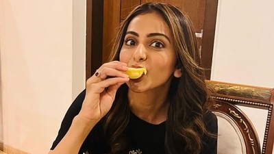 Rakul Preet Singh says no to 'carbs, sugar, Keto' and enjoys ripe jackfruit for fibrous and nutrient-rich carbs Rakul Preet Singh says no to 'carbs, sugar, Keto' and enjoys ripe jackfruit for fibrous and nutrient-rich carbs
