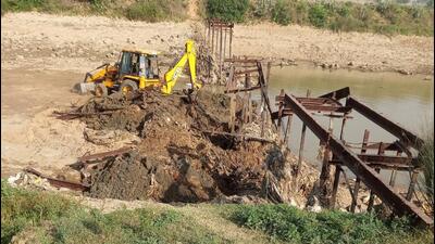 The 50-year-old bridge being dismantled. (HT) The 50-year-old bridge being dismantled. (HT)