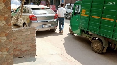 BJP Delhi spokesperson Naveen Kumar Jindal on Saturday claimed Punjab police came to his Delhi house to arrest him.&nbsp;