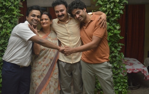 Harsh Mayar, Geetanjali Kulkarni, Jameel Khan, and Vaibhav Raj Gupta star as the Mishra family in Gullak.