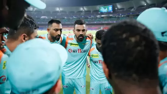 KL Rahul (centre) during LSG's game(IPL)