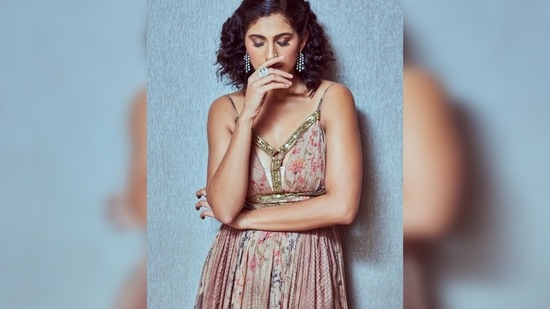 The dress featured golden borders around the bust and the waist giving the outfit a glam effect.(Instagram/@who_wore_what_when)