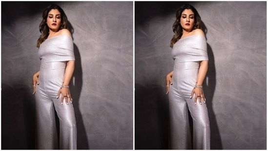 Assisted by makeup artist Shura Bhavin, Raveena decked up in nude eyeshadow, black eyeliner, black kohl, mascara-laden eyelashes, drawn eyebrows, contoured cheeks and a shade of bright red lipstick.(Instagram/@officialraveenatandon)