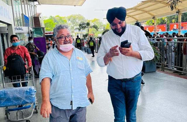 Actor Manoj Pahwa at the airport.