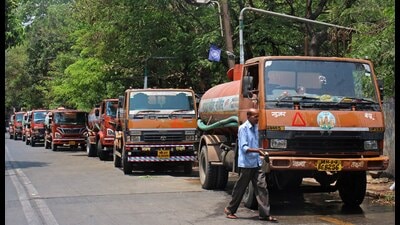 Tankers filling water at Padmavati pumping station on Sunday, April 10, 2022. (Ravindra Joshi/HT PHOTO) Tankers filling water at Padmavati pumping station on Sunday, April 10, 2022. (Ravindra Joshi/HT PHOTO)