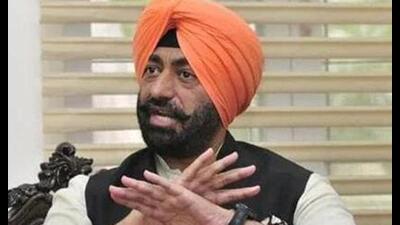Congress MLA Sukhpal Singh Khaira on Sunday asked chief minister Bhagwant Mann to clear his position on allegations levelled by Aam Aadmi Party (AAP) MLA and retired police officer Kunwar Vijay Pratap Singh against two IPS officers who have been given key assignments by the state government.