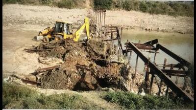 The 50-year-old bridge being dismantled. (HT Photo)