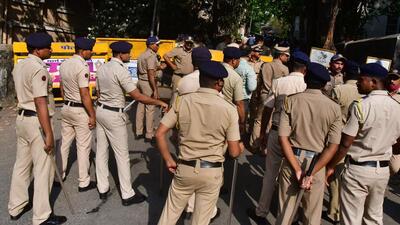The protestors had gathered outside Silver Oak on Friday and raised slogans against Pawar, claiming that the NCP chief did nothing to fulfil their demands and even pelted stones at the house before police personnel intervened. (HT PHOTO.) The protestors had gathered outside Silver Oak on Friday and raised slogans against Pawar, claiming that the NCP chief did nothing to fulfil their demands and even pelted stones at the house before police personnel intervened. (HT PHOTO.)