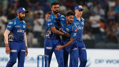 Mumbai Indians' Jaydev Unadkat dismisses Royal Challengers Bangalore's Faf du Plessis (IPL Twitter) Mumbai Indians' Jaydev Unadkat dismisses Royal Challengers Bangalore's Faf du Plessis (IPL Twitter)