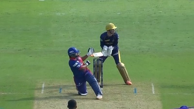 Rishabh Pant loses control of his bat (Twitter) Rishabh Pant loses control of his bat (Twitter)