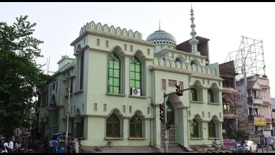 Hari Masjid in Civil Lines of Prayagraj is an example of the new style of architecture in use these days. (HT Photo) Hari Masjid in Civil Lines of Prayagraj is an example of the new style of architecture in use these days. (HT Photo)
