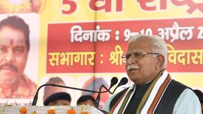 Haryana chief minister Manohar Lal Khattar addressing the concluding session of the fifth national convention organised in view of Azadi Ka Amrit Mahotsav by Sri Guru Ravidas Vishwa Mahapeeth in Kurukshetra. (HT Photo)