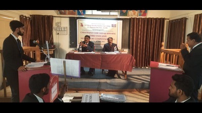 After a gap of two years, the ‘Moot Court’ state-level competition was held on Sunday at the Shri Shivaji Maratha Society’s Law College in the city. (HT PHOTO)