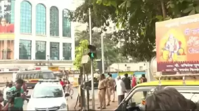Loudspeaker installed on a taxi playing Hanuman Chalisa outside Shiv Sena Party HQ 'Shiv Sena Bhawan' in Mumbai. (ANI)