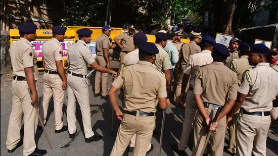 The protestors had gathered outside Silver Oak on Friday and raised slogans against Pawar, claiming that the NCP chief did nothing to fulfil their demands and even pelted stones at the house before police personnel intervened. (HT PHOTO.)