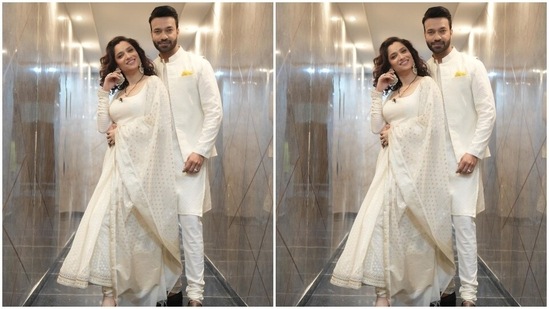 Ankita accessorised her all-white traditional look with silver embroidered white-coloured juttis, heavy jhumkis adorned with pearls and gold accents, dainty black bindi and a double-thread mangalsutra with dainty gemstones.(Instagram/@lokhandeankita)
