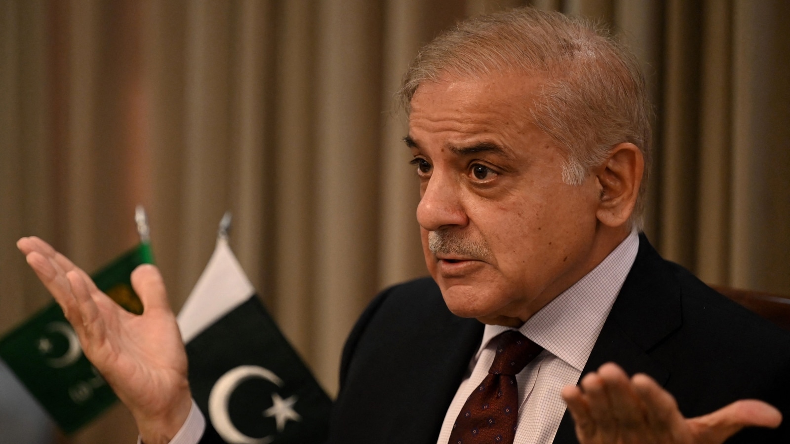 Pakistan Prime Minister Shehbaz Sharif raise Kashmir Issue India gave a strong reply