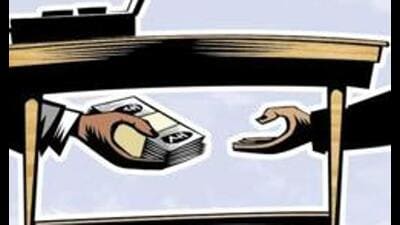 The Anti-corruption bureau (ACB) officials on Monday, arrested PMC officials all attached to Kothrud ward office for allegedly accepting a bribe of  ₹15,000 from a drainage contractor. (REPRESENTATIVE IMAGE)