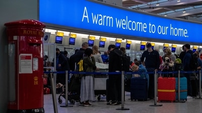 London’s Heathrow airport ramps up hiring as air traffic hits highest since start of Covid-19 (Photographer: Chris J. Ratcliffe/Bloomberg) London’s Heathrow airport ramps up hiring as air traffic hits highest since start of Covid-19 (Photographer: Chris J. Ratcliffe/Bloomberg)